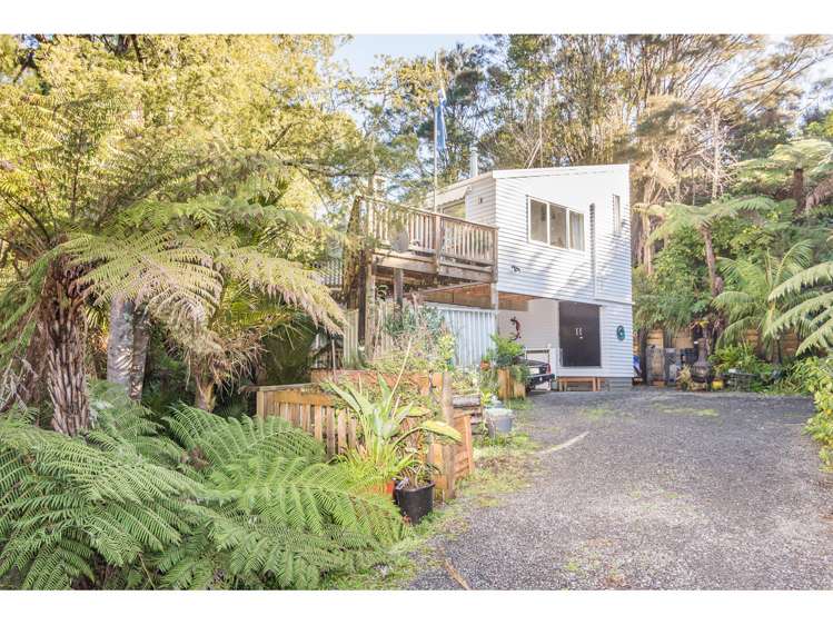 693 Huia Road Parau_10