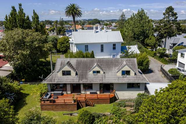 FAMILY HOME NEIGHBOURING PUKEKURA PARK