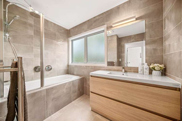 67 Fernhill Way Oteha_13