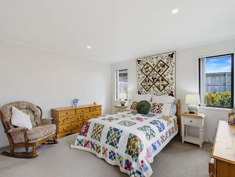 8 Sycamore Drive Te Kamo_12