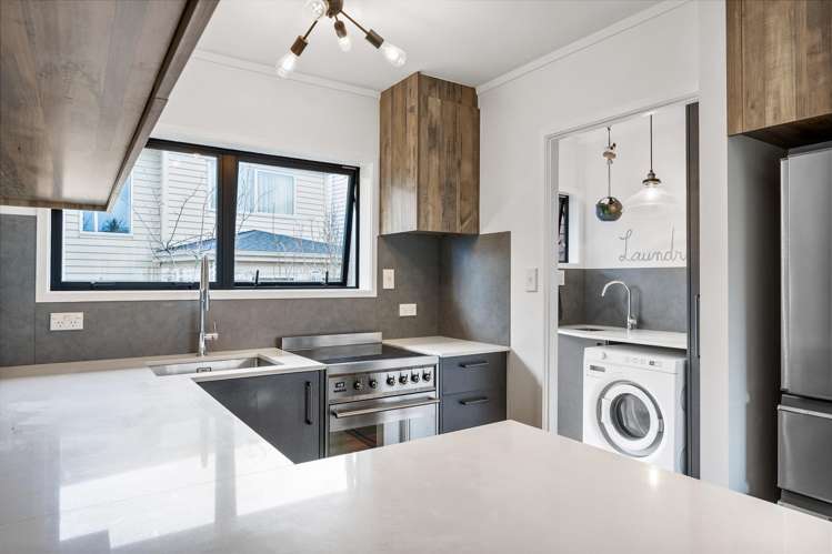 2/1 Forsythe Place Massey_7