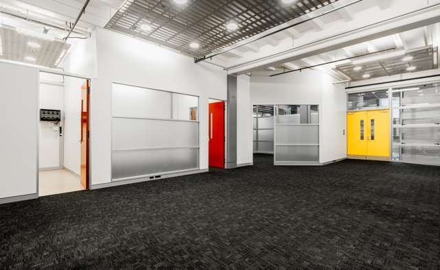 Functional office space with parking|104m2