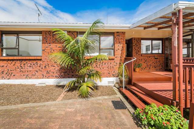 2/1 Arran Road Browns Bay_1