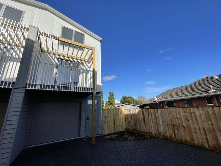 8/2 Moor Avenue Te Atatu Peninsula_14