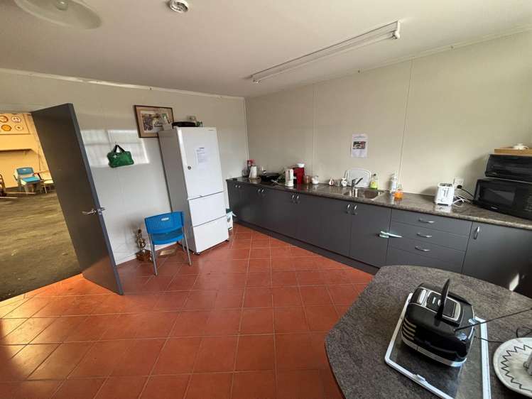 8 and 10 Riverbank Road Otaki Beach_6