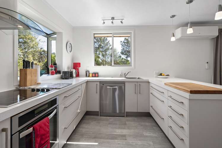 19 Te Heuheu Parade Lake Taupo (East)_5