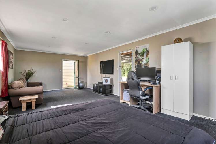 2062 South Road Otakeho_17