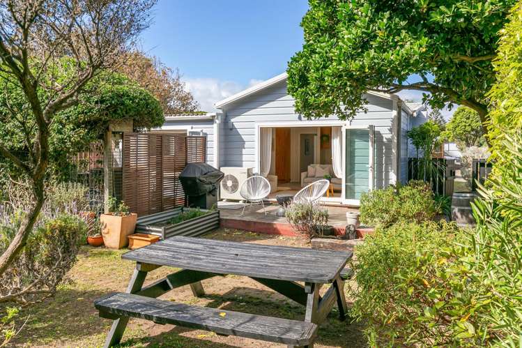 174 Queens Drive Lyall Bay_21