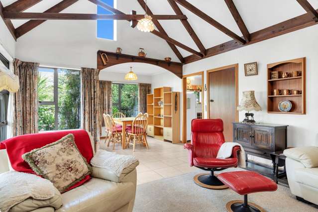 1/12 Byron Place Stoke_2