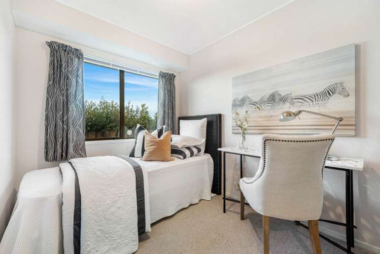 16 Saint Simon Place Botany Downs_17