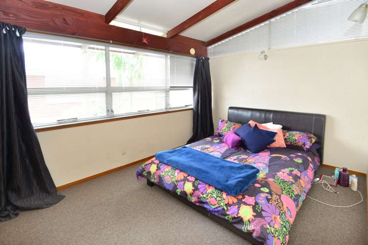 196 Edmonton Road Te Atatu South_11