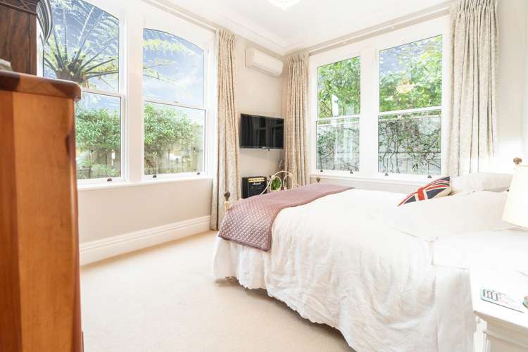 8 Carrington Street Mount Cook_11