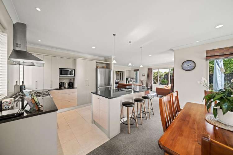 6 June Gardens Northwood_10