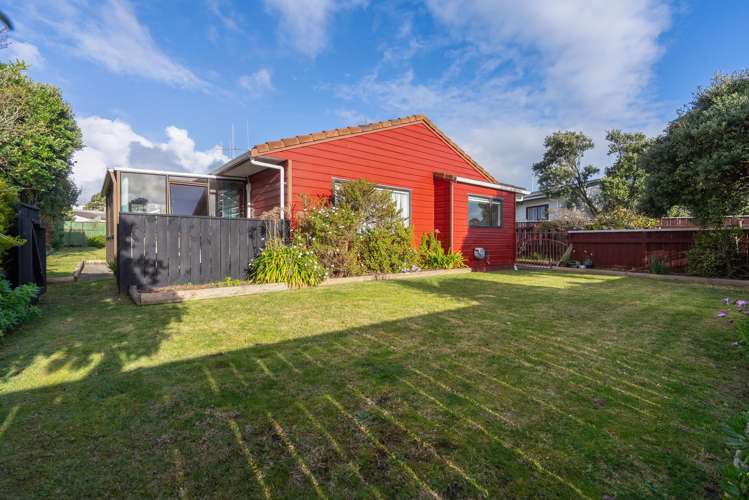 34 Norfolk Crescent Otaki Beach_16