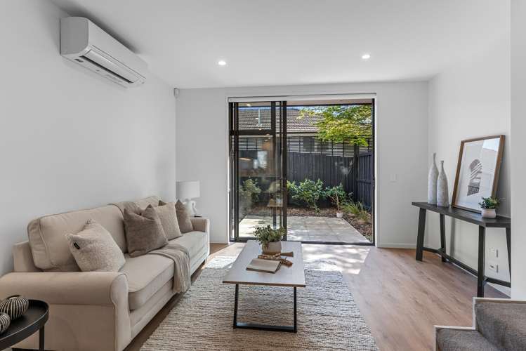 3/15 Donald Place Merivale_1