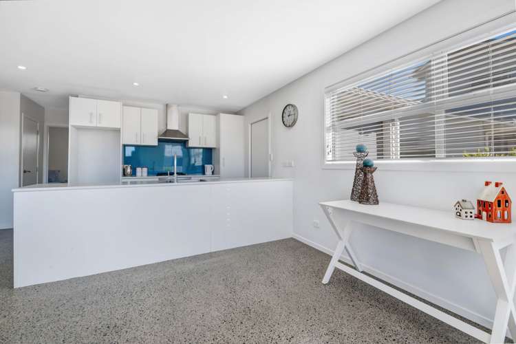 8a Beach Road Manly_8