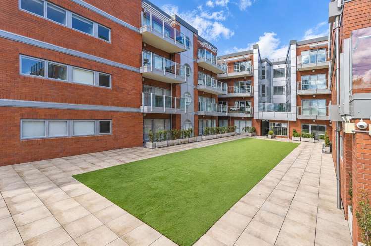 127/4 Wagener Place 1727_18