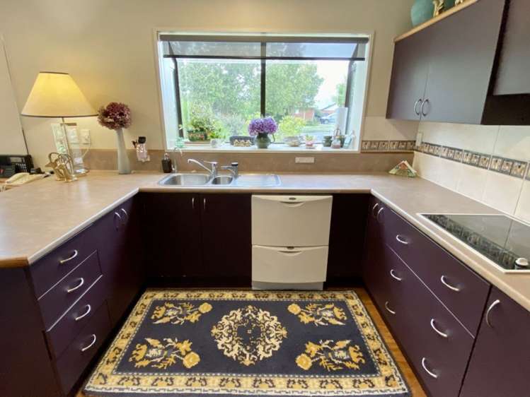 22 Pages Road Allenton_15