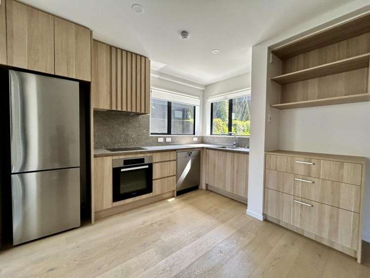 10/64 (64c) Coronation Road 1712_2
