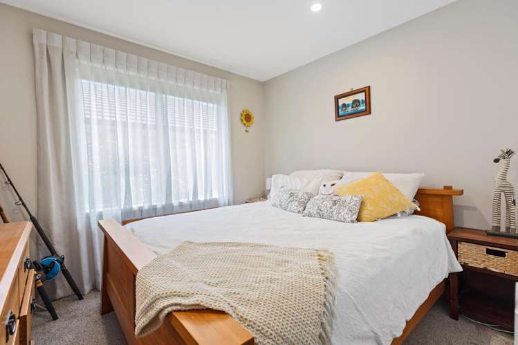 128 Puhirake Crescent Pyes Pa_18