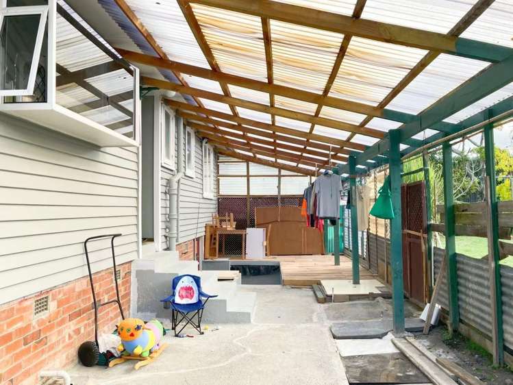 66 Roberts Road Te Atatu South_13