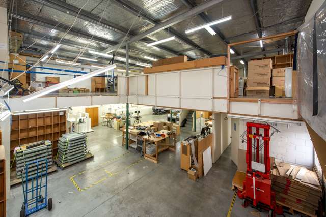 Unit 1/14 Westech Place Kelston_4