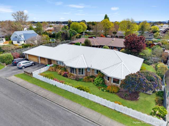 Spacious Family Living With Triple Garaging