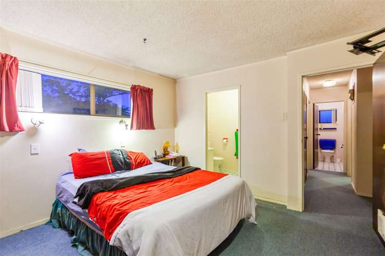 212 Royal Road Massey_13