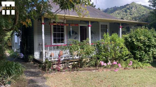 Old world charm in beautiful Totara North