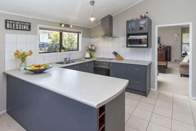 5 Photinia Place Botany Downs_1