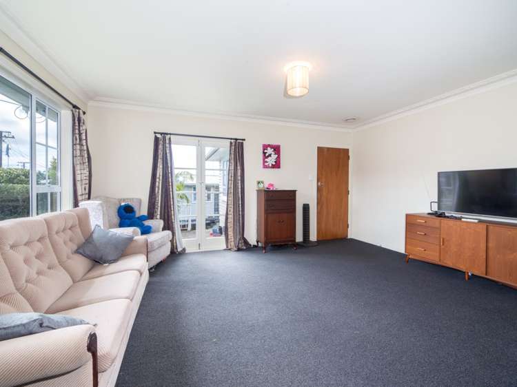 9 Tiroroa Avenue Te Atatu South_11