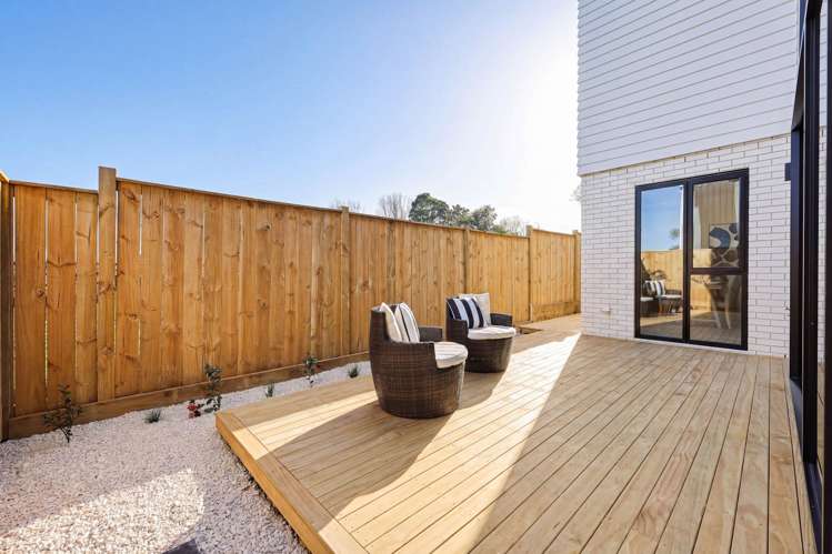 12C Butley Drive Farm Cove_37