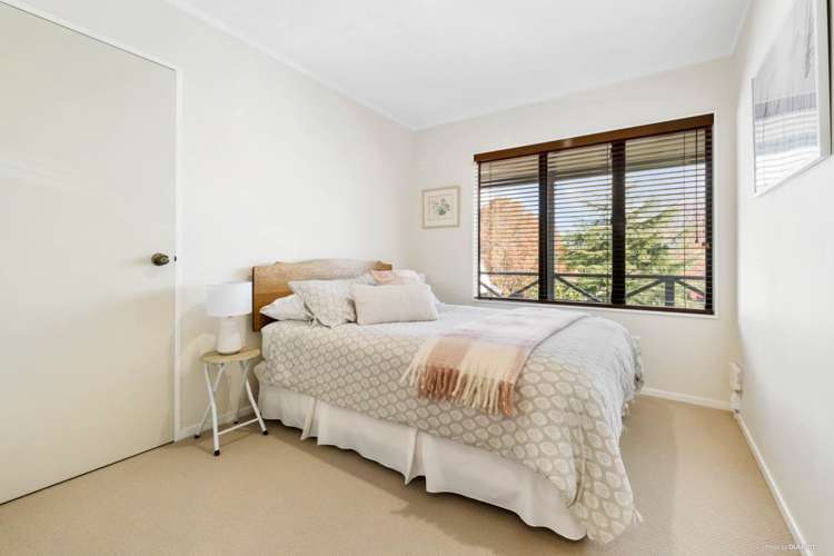 32 Orinda Close Botany Downs_11