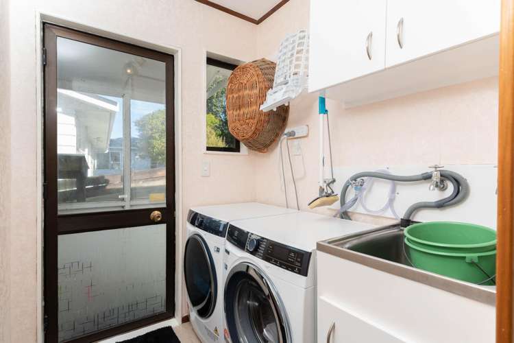 64 Fyvie Avenue Tawa_13