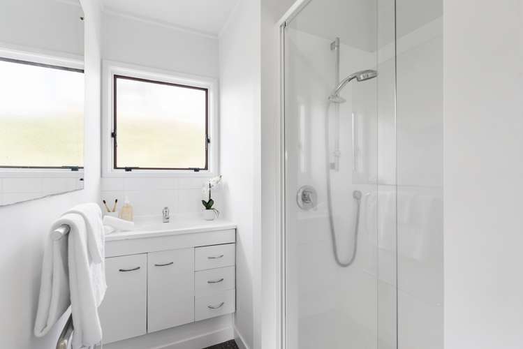 2/15 Seaview Terrace Mount Albert_10