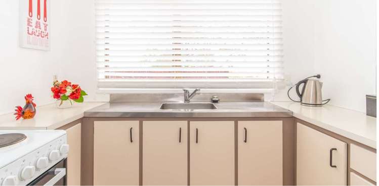 2/4 Tyndrum Place Highland Park_10