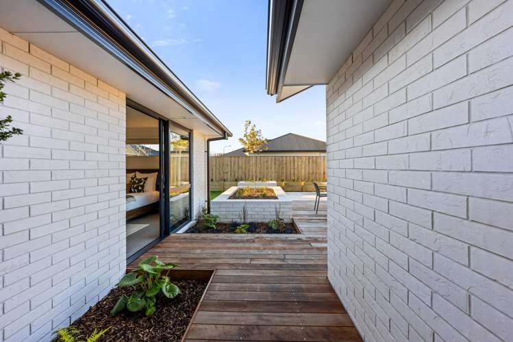 3 Earlsbrook Boulevard Lincoln_25