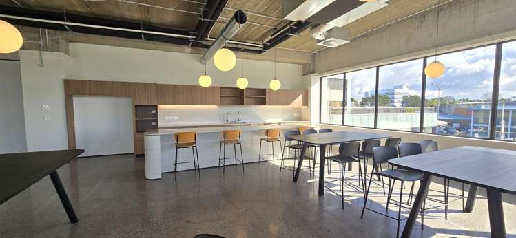 1-7 The Strand Takapuna_8