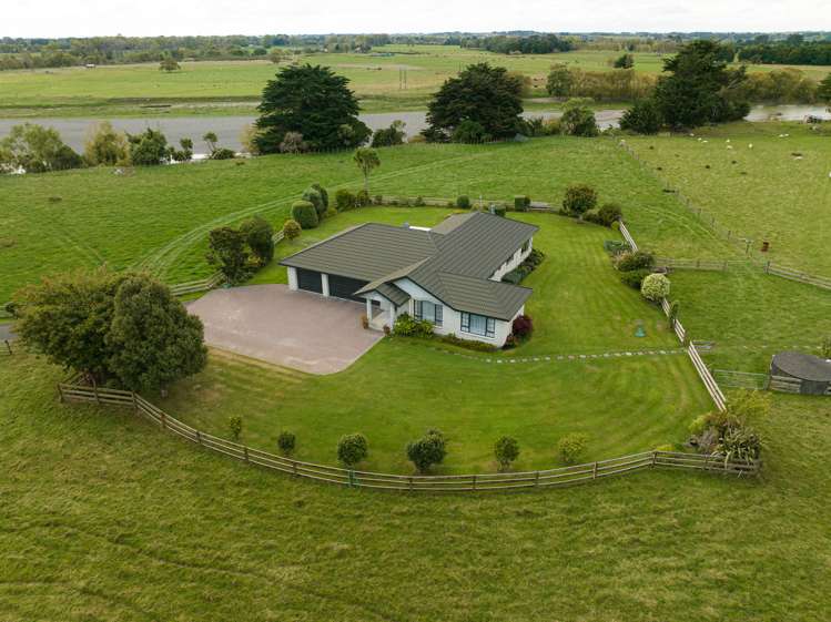 205 Fitzherbert East Road Aokautere_1