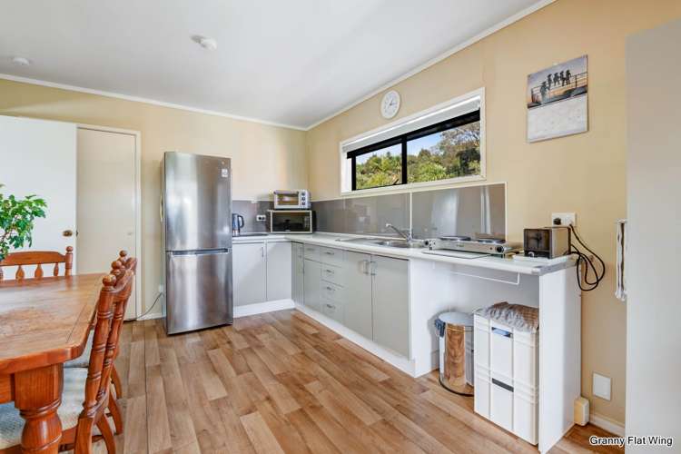 20 Roberts Road Matakatia Bay_27