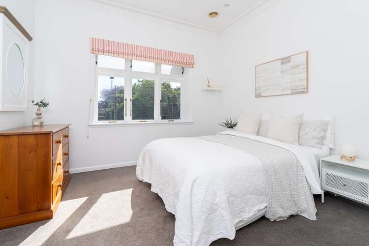 643 Grey Street Hamilton East_36