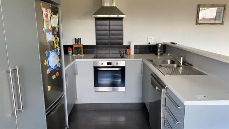 10 Bathurst Crescent 11554_2