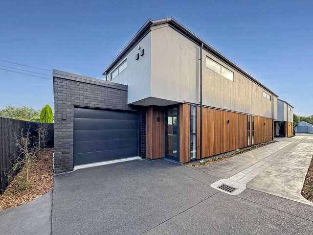 SOMERFIELD - MODERN REAR TWO BEDROOM TWO BATHROOM TOWNHOUSE WITH SINGLE GARAGE