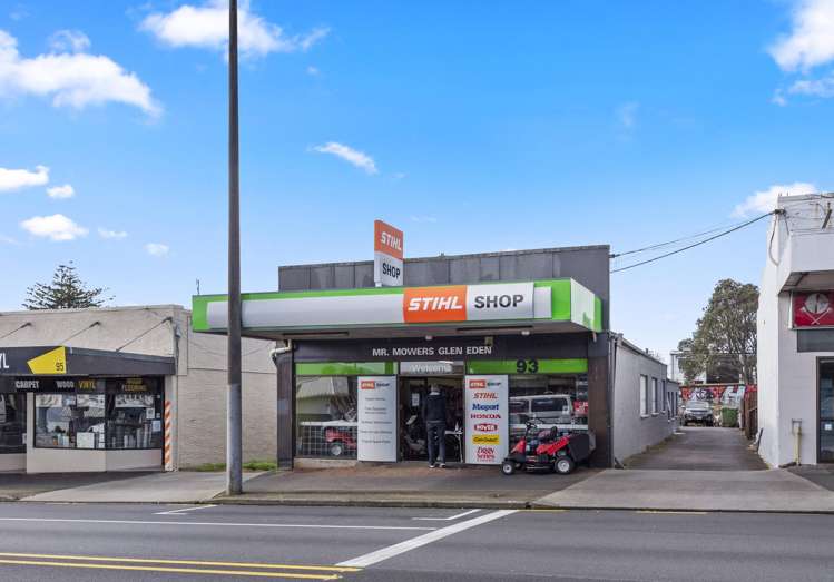 93 West Coast Road_0
