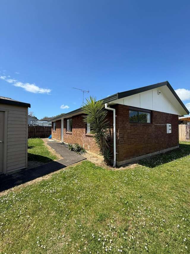 Beautiful 3 Bedroom Brick & Tile Home in Randwick Park