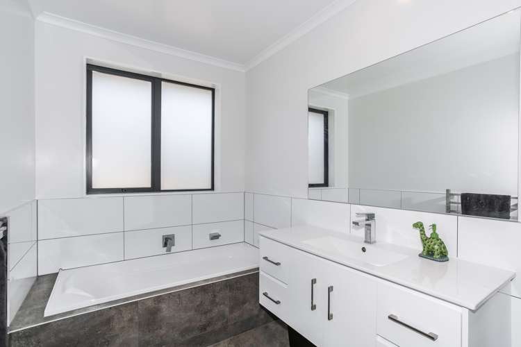 16 Lippiatt Crescent Pokeno_18