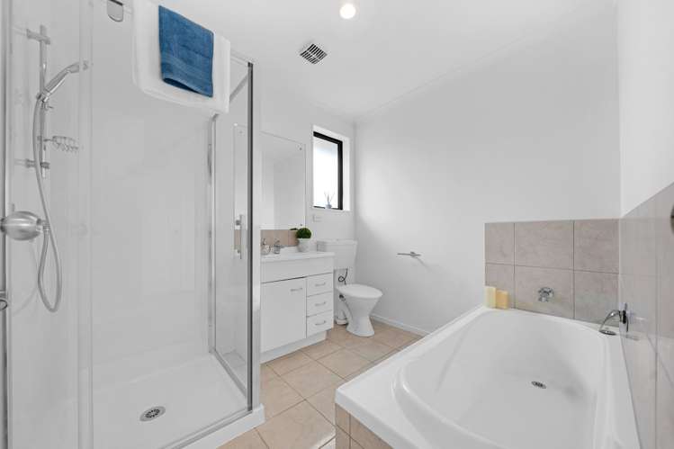 31 Misty Valley Drive Henderson_16