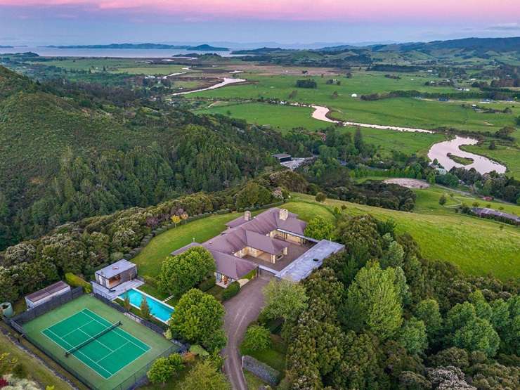 High-end estates dot Waiheke's Nick Johnstone Drive, where the median property value is just under <img0m. Photo / Fiona Goodall