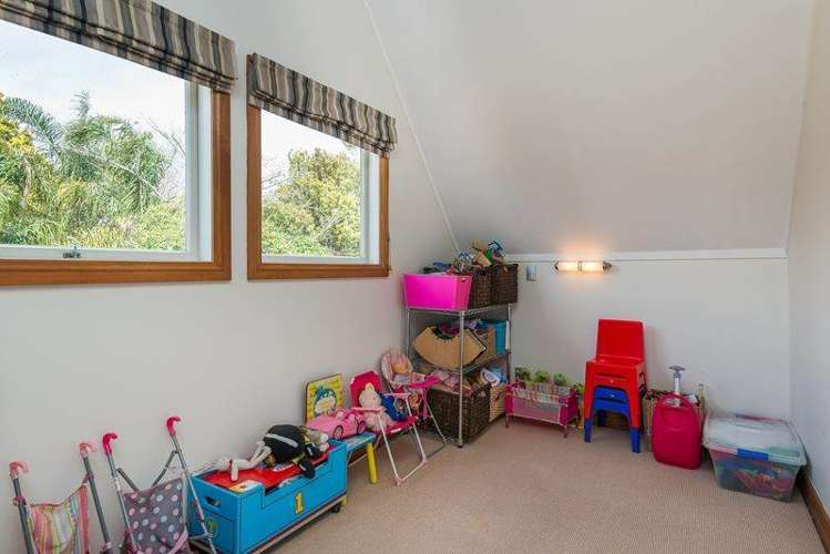 15 Heywood Crescent Epsom_17