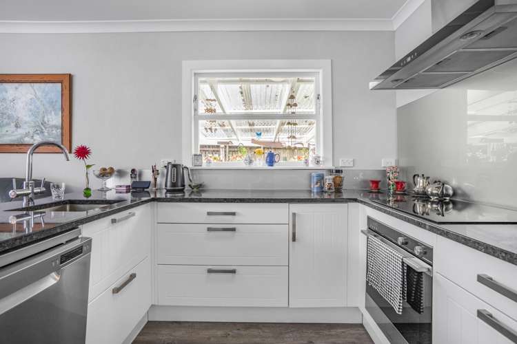 8 Willis Grove Wainuiomata_6